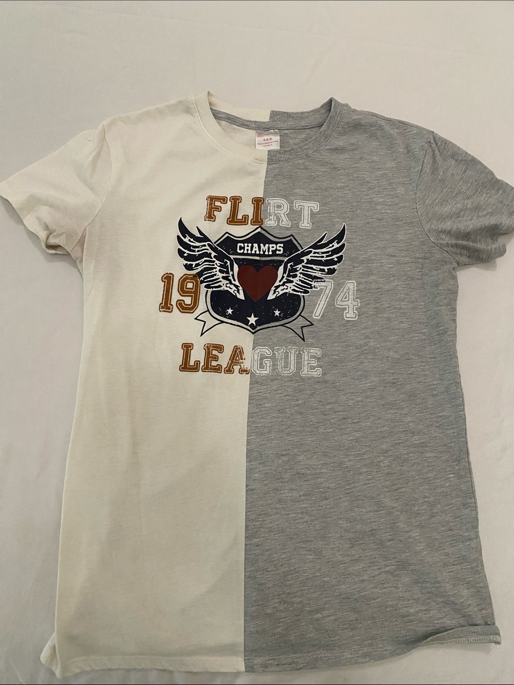 No Boundaries Two-Tone Cream & Gray Flirt League Graphic Tee